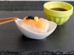 como preparar nigiri de salmón