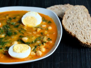 Bacalao con espinacas y garbanzos